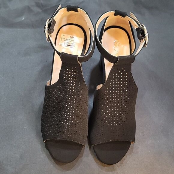 BRAND NEW FOREVER T-STRAP BLOCK-HEEL OPEN TOE BOOTIE - Picture 3 of 15